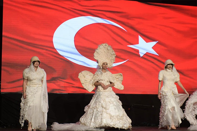 Esenyurt'ta Cumhuriyet Defilesi...