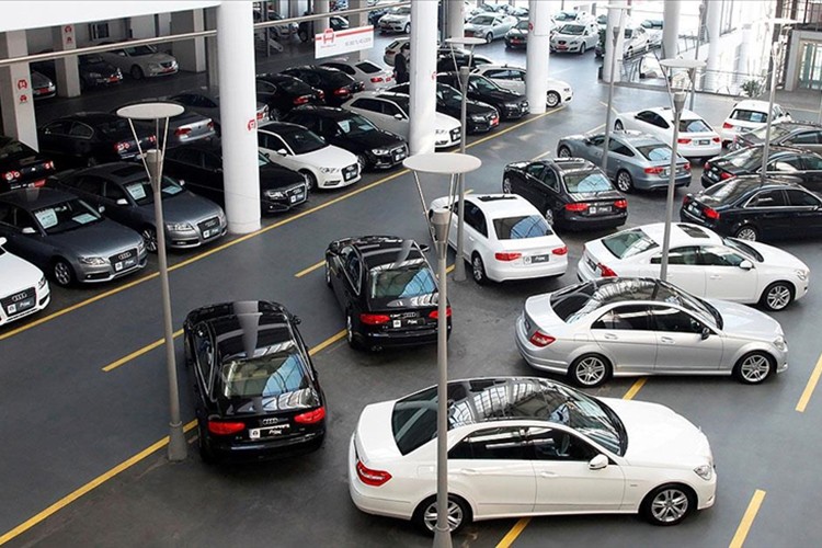 Otomotiv satışlarında ithal araçlar ağırlıkta
