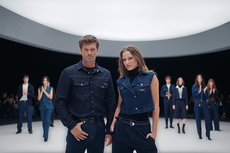 Mavi'nin yıldızları yeni reklam kampanyasında buluştu