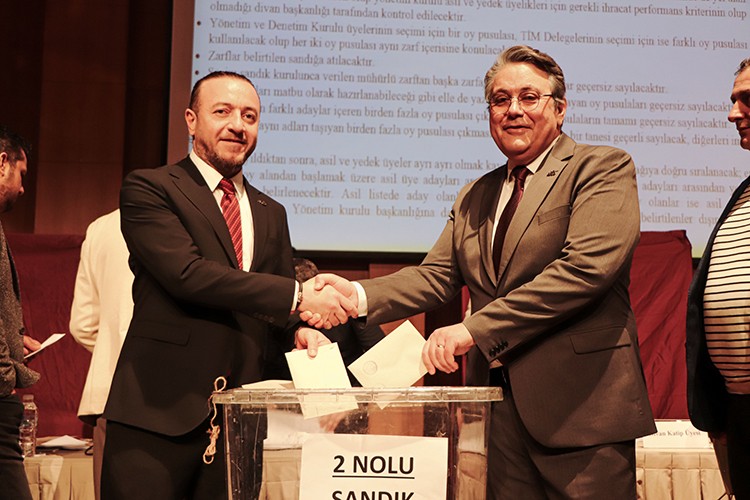 AKAMİB'de Adem Derinel dönemi başladı