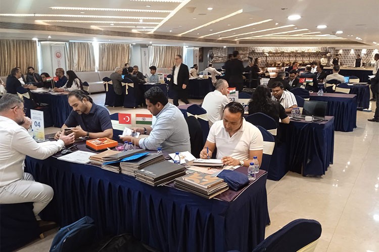 Mumbai'de Türk Mobilyasına Büyük İlgi