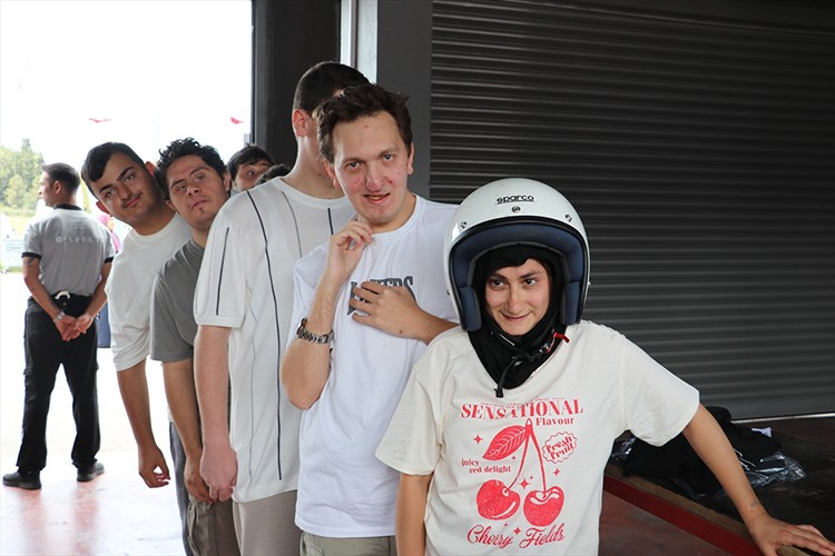 Kocaeli'de engelli çocuklar ralli heyecanı yaşadı