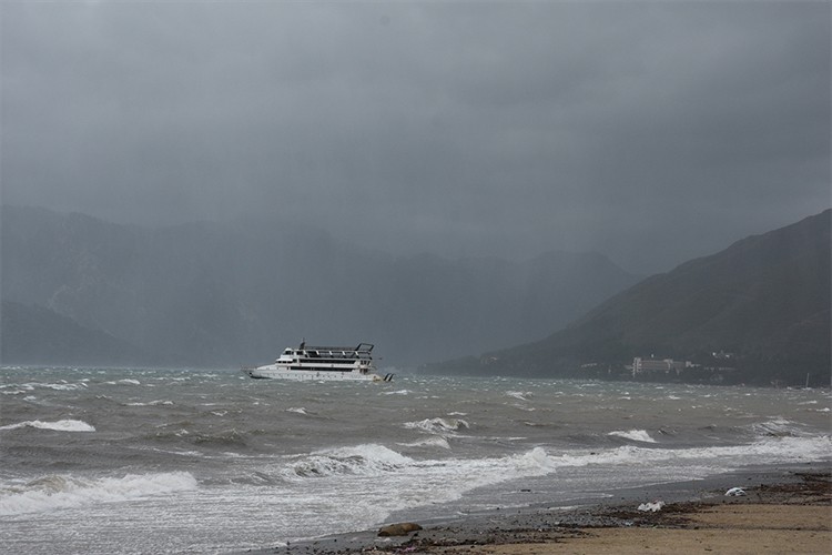 Muğla'da fırtına ve sağanak hayatı olumsuz etkiliyor