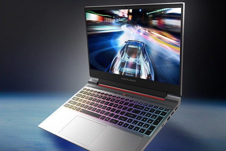 Oyunseverler ve profesyoneller monitörde Excalibur'u tercih ediyor