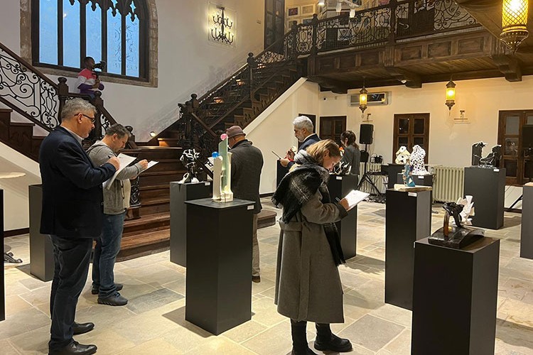 Hasarlı ürünlerden sanat eserleri yarattılar