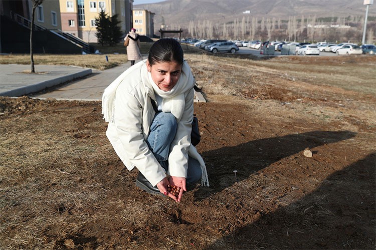 140 geleneksel sokak oyununu kitaplaştırdı