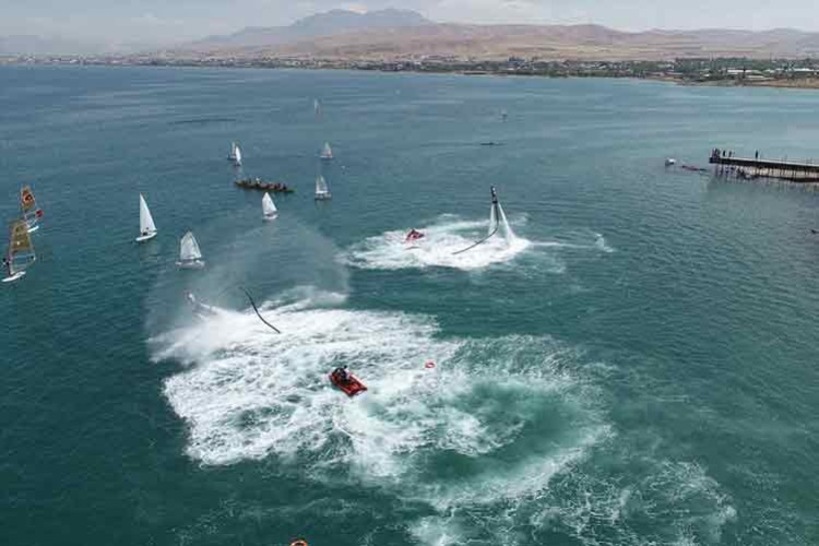 Van'da "11. Van Denizi Su Sporları Festivali" düzenlendi