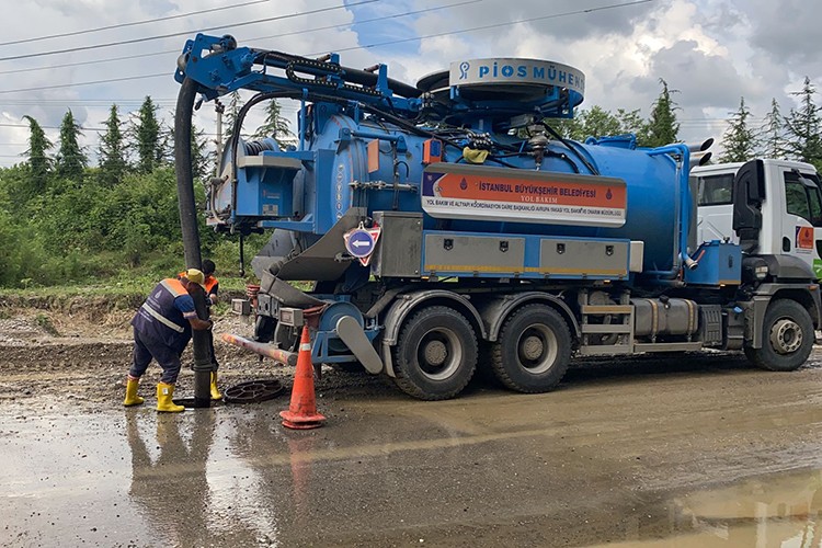 İBB yardım ekipleri sel bölgelerinde