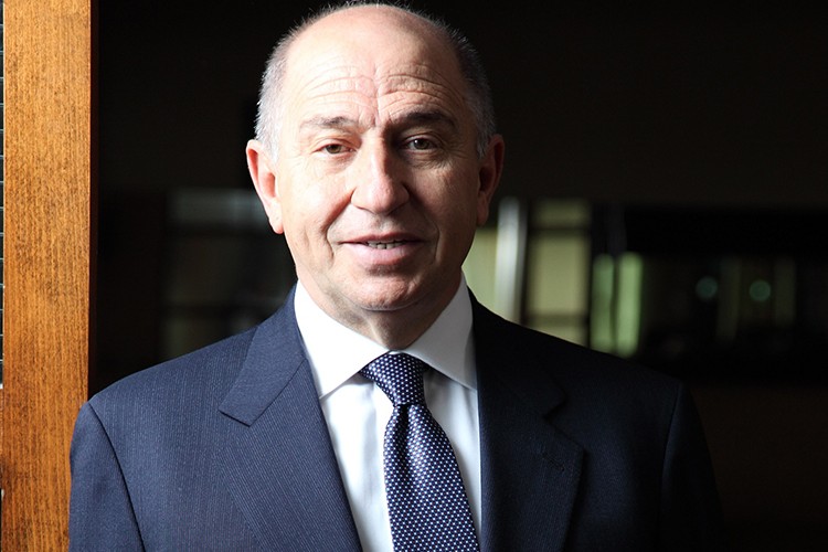 "Çimento gri sektör değil"