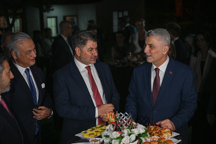 "Orta Koridorun hareketlenip transit ticaretin güçlenmesi mümkün olacak"