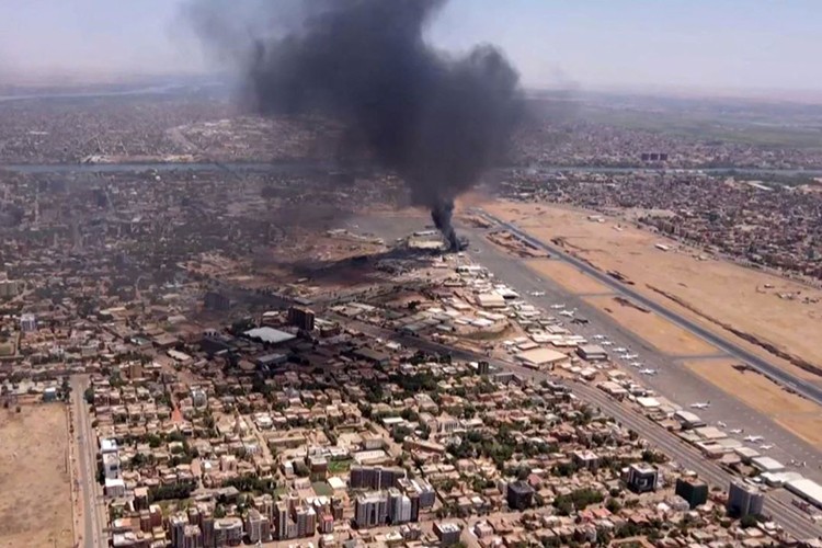 Sudan'da ateşkesin bitmesine saatler kala çatışmalar şiddetlendi