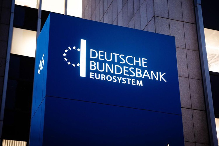 Büyüme tahminini düşürürken enflasyon tahminini yükseltti