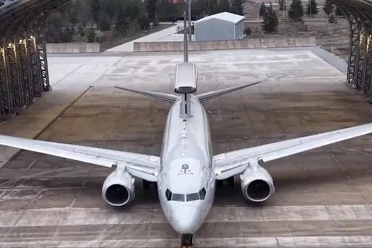 Gökyüzünün gözü nöbette