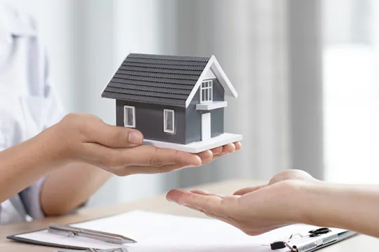 Konut satışları azaldı, konut kredisi borçlanmaları arttı