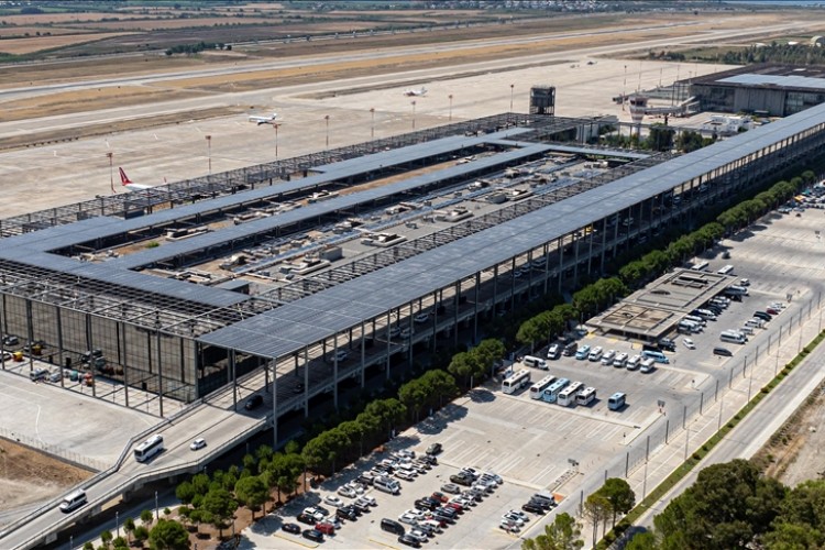 Dünyanın en büyük çatı GES'ine sahip Dalaman Havalimanı elektriğinin yarısından fazlasını güneşten karşılıyor