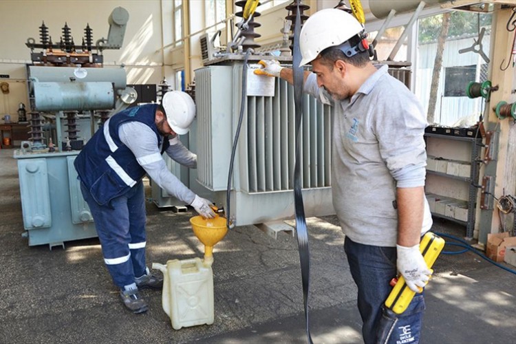 Dicle Elektrik 220 ton trafo yağının doğaya karışmasını önledi