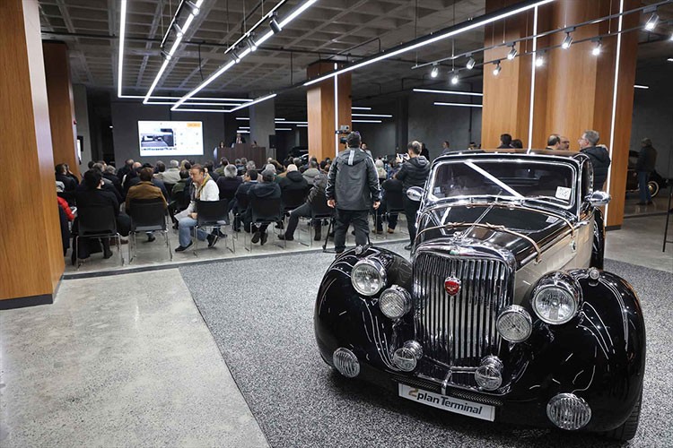 Klasik araç müzayedesinde 15 milyon 350 bin liralık satış