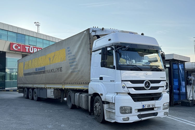 Sarp Sınır Kapısı'nda tır geçişleri rekor kırdı