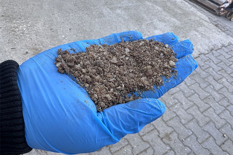 Büyükbaş hayvan kemiğinden tavuk yemi için ham madde üretiliyor