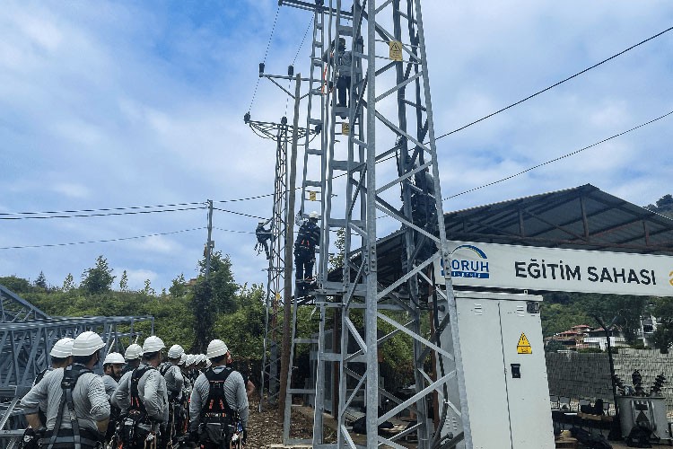 Çalışanlarına "Yüksekte Güvenli Çalışma Eğitimi"