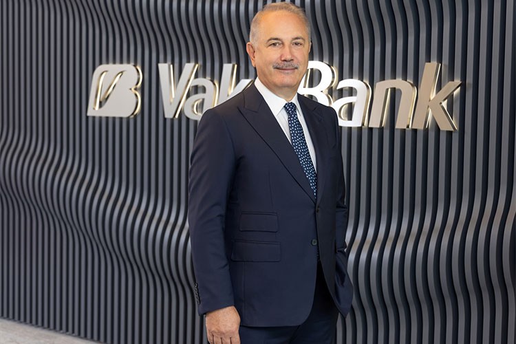 Vakıfbank'ın net karı 27 milyar 214 milyon lira oldu