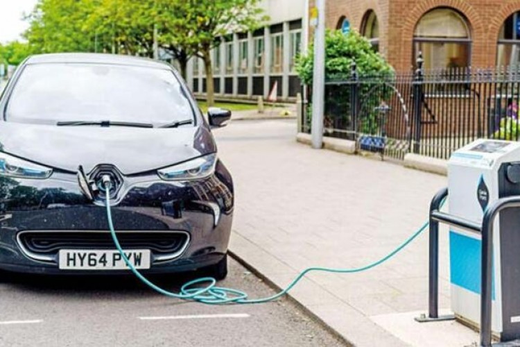 ABD'de halk elektrikli araçlara geçişi düşünüyor