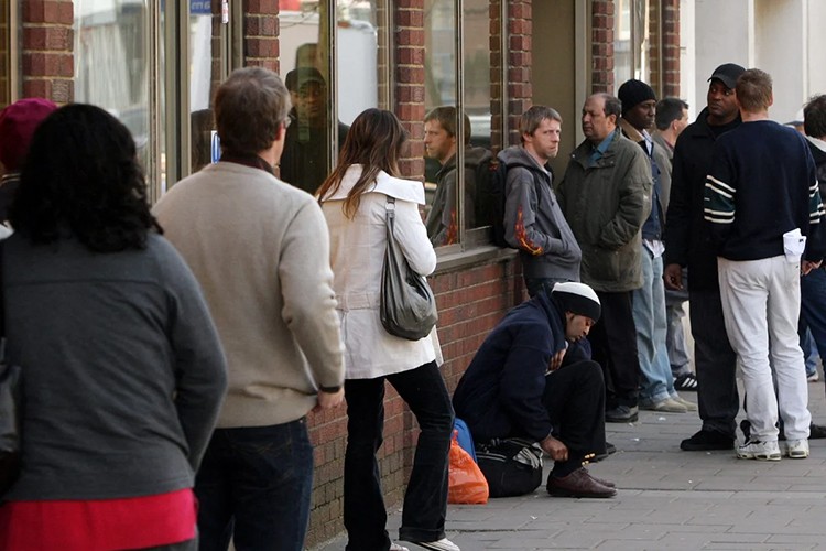 İngiltere'de işsizlik beklentilerin üzerinde artışla yüzde 4,8 oldu