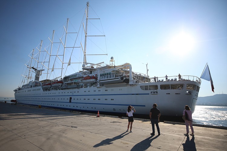 Dünyanın en büyük kruvaziyer gemilerini ağırlıyor