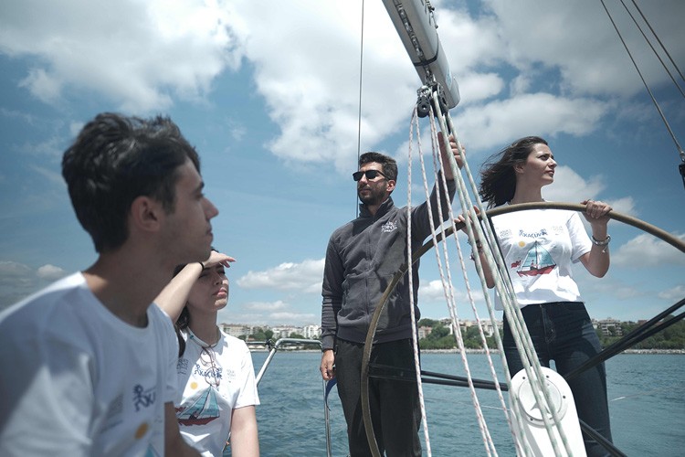 KAÇUV'lu gençler, 19 Mayıs'ı Four Points by Sheraton yelken takımıyla kutladı