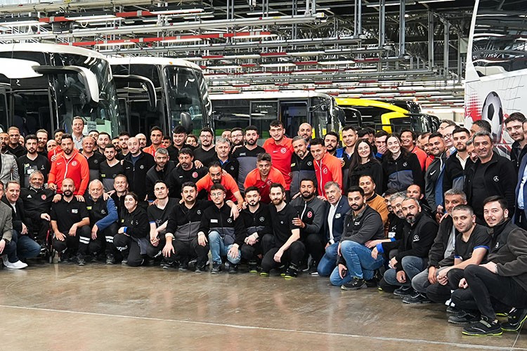 Mercedes-Benz Türk, Ampute Futbol Milli Takımı'nı Hoşdere Otobüs Fabrikası'nda ağırladı