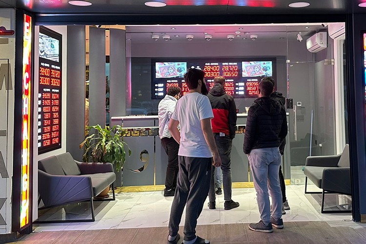 Dolar güne 47.73 liradan başladı
