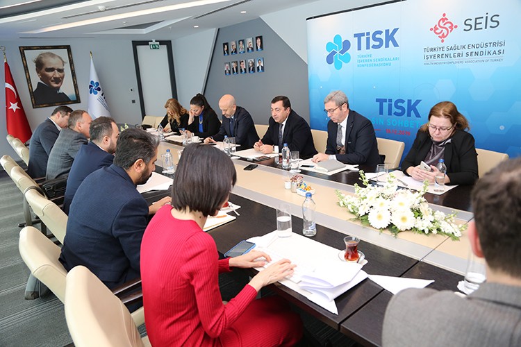 Alacaklarını istiyor