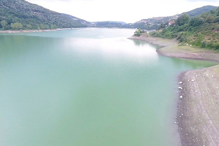 Araziler 49 yıldır Hasanlar Barajı'ndan sulanıyor