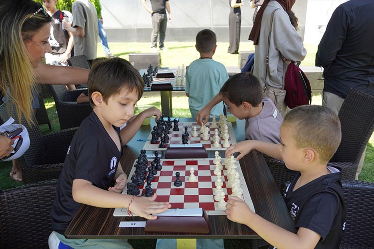 "Satrançla Düşün, Stratejiyle Kazan" temalı buluşma düzenlendi