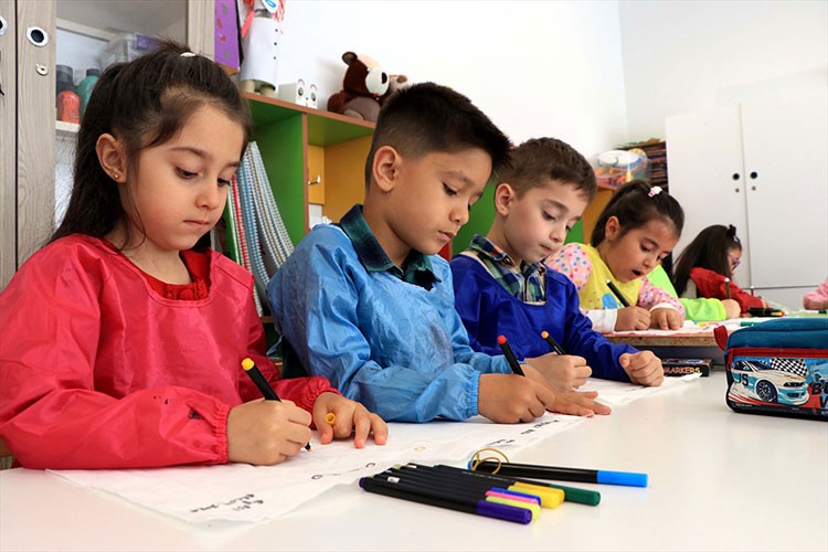 "Masal battaniyesi"yle öğrencilerinin becerilerinin gelişmesini sağladı