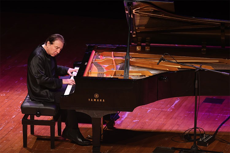 Bahara, sakuraların büyüsü ve Fazıl Say'la 'merhaba' dedi