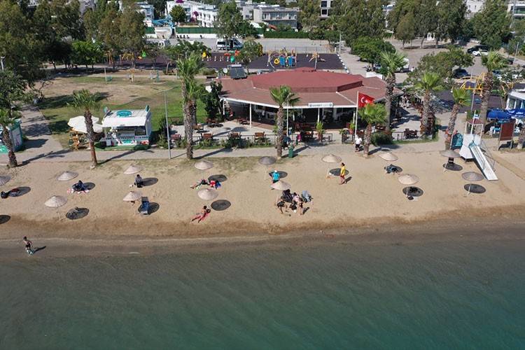 Muğla'nın mavi bayraklı plajları tatil imkanı sunuyor