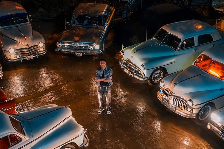 25 kmlasik araçla klip çekti