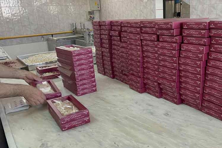 Isparta'nın "gül sarması" ağızları tatlandırıyor