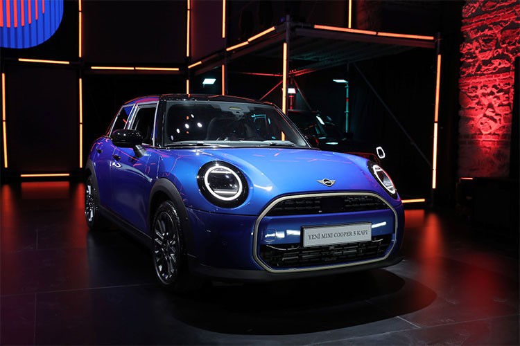 Yeni MINI Cooper Cabrio ile Dönüşümünü Tamamladı