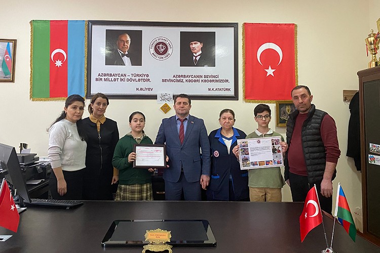 TDV Bakü Türk Lisesinden Türkiye'ye anlamlı deprem bağışı