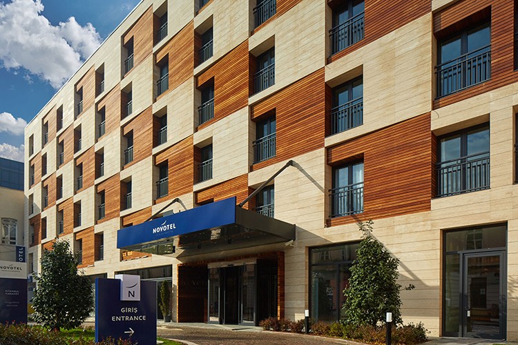 Akfen GYO'nun gelirleri geçen yılın tamamını geçti