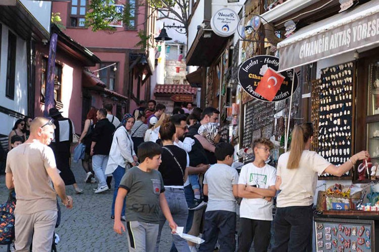 Salgında eve kapanan yerli turistler özgürlüğün tadını çıkardı