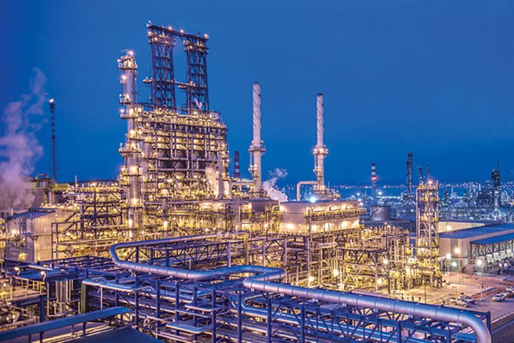 Rafinerilerini kapatıyorlar