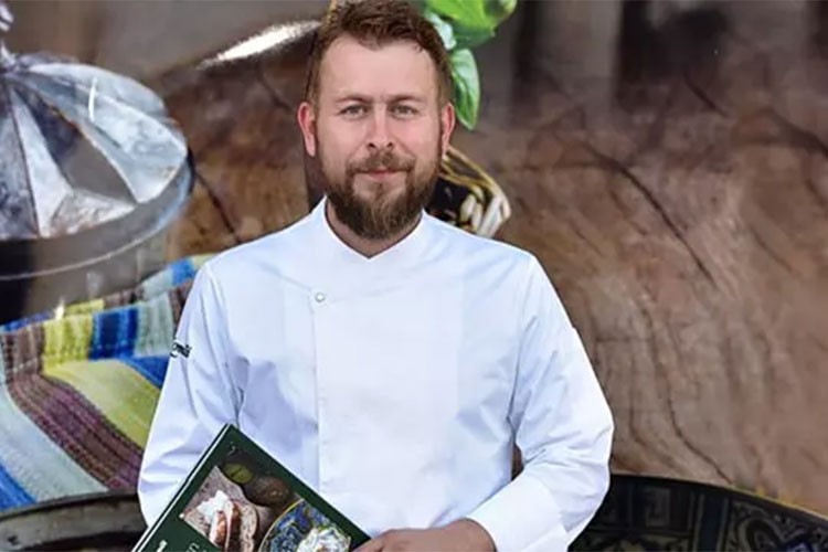 Şef Ömür Akkor, TikTok'ta iftar sofralarına özel tariflerini sunuyor