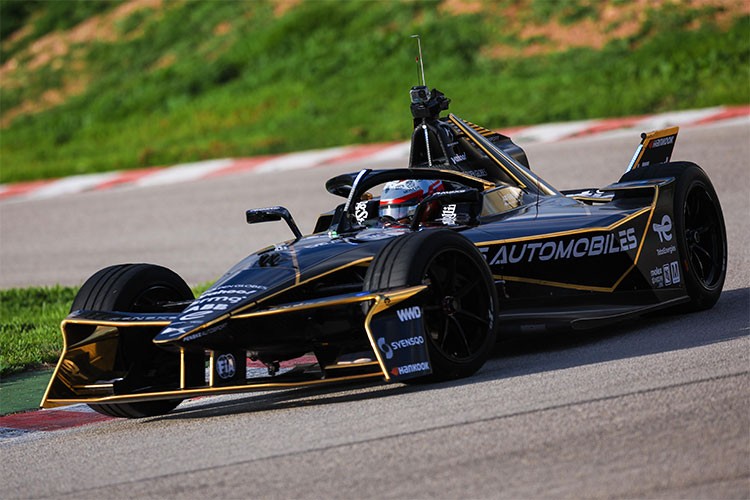 Genç sürücü programını DS E-Tense Fe25'in direksiyonunda tamamladı