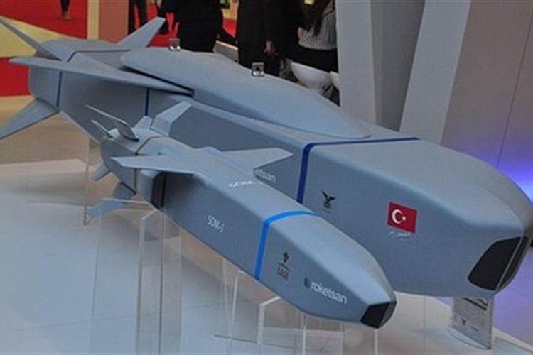 SOM, yerli motoruyla hedefi tam isabet vurdu