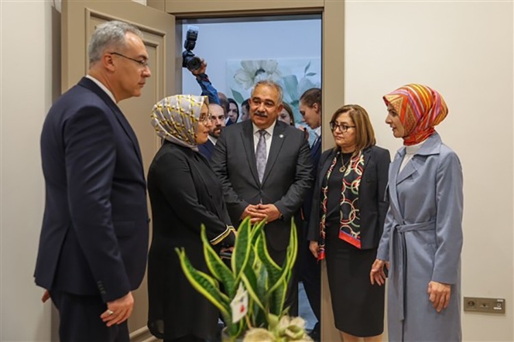 Bakan Gaziantep'te Engelsiz Yaşam Merkezi ve Aile Akademisi'ni inceledi