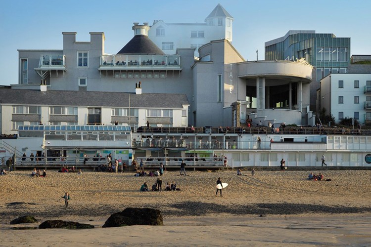 Hera Büyüktaşcıyan'ın kişisel sergisi Tate St Ives'ta