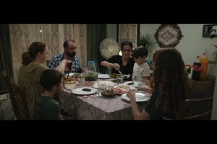 ÇATLAK'la büyük ses getiren Fikret Reyhan'ın yeni filmi CAM PERDE, 19 Nisan'dan itibaren sadece MUBI'de